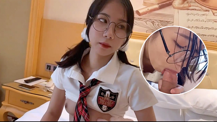 清纯如莲花的眼镜妹-JK少女制服:heart:️被猥琐猪头主人无套搞了，还内射，艹得哇哇叫，戴眼镜的就是闷骚#萝莉#二次元#母狗